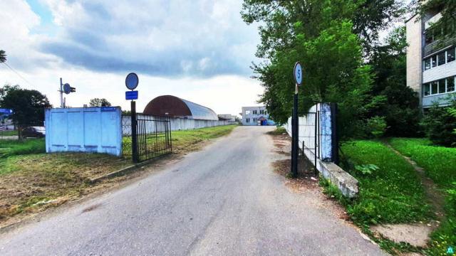 Комплекс 5 зданий торговой базы (АБК, склады и гаражи) общей пл. 2883,6 кв.м. с сетями и благоустройством территории, расположенных на земельном участке пл. 0,9684 га (Витебская обл., г.Витебск, ул. Мясникова, 4А)