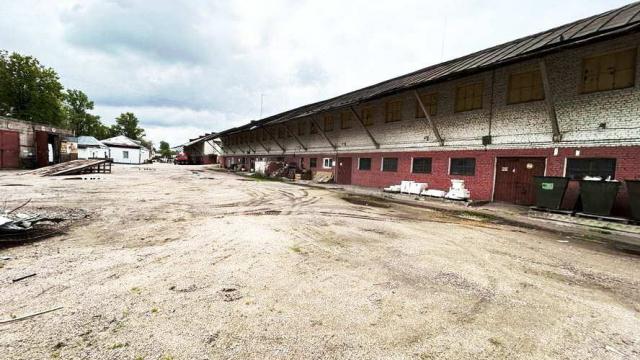 Комплекс 7 зданий торговой базы (АБК, магазин, склады и гаражи) общей пл. 3885,8 кв.м. с сетями и благоустройством территории, расположенных на земельном участке пл. 1,3306 га (Витебская обл., г.Витебск, ул. Горбачевского, 25)