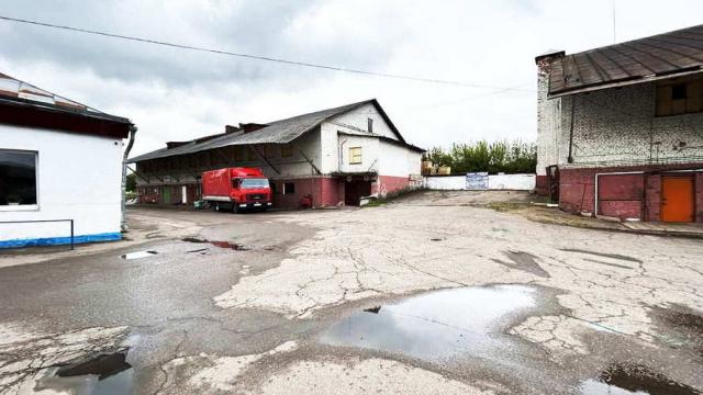 Комплекс 7 зданий торговой базы (АБК, магазин, склады и гаражи) общей пл. 3885,8 кв.м. с сетями и благоустройством территории, расположенных на земельном участке пл. 1,3306 га (Витебская обл., г.Витебск, ул. Горбачевского, 25)