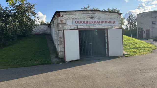 Продажа права на заключение договора аренды помещений овощехранилища пл. 1341,0 кв.м. (Минская обл., г.Логойск, ул. Заводская, 48). Начальная цена (размер ежемесячной арендной платы): 15422 бел. руб. с НДС 20%