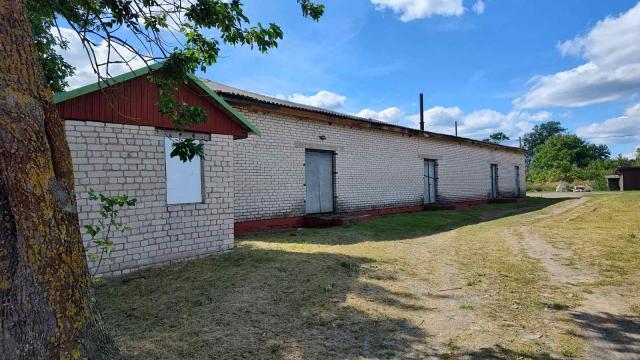 Комплекс двух изолированных помещений магазина общей пл. 629,3 кв.м. (Брестская обл., Кобринский р-н, Тевельский с/с, д.Тевли, ул. Первомайская, 2-2 и 2-3)