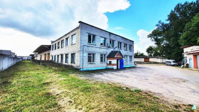 Комплекс 5 зданий торговой базы (АБК, склады и гаражи) общей пл. 2883,6 кв.м. с сетями и благоустройством территории, расположенных на земельном участке пл. 0,9684 га (Витебская обл., г.Витебск, ул. Мясникова, 4А)