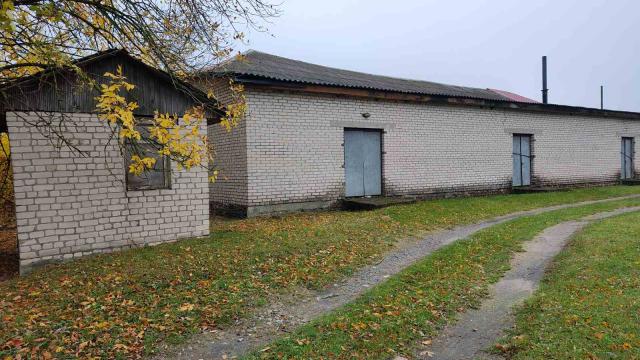 Комплекс двух изолированных помещений магазина общей пл. 629,3 кв.м. (Брестская обл., Кобринский р-н, Тевельский с/с, д.Тевли, ул. Первомайская, 2-2 и 2-3)