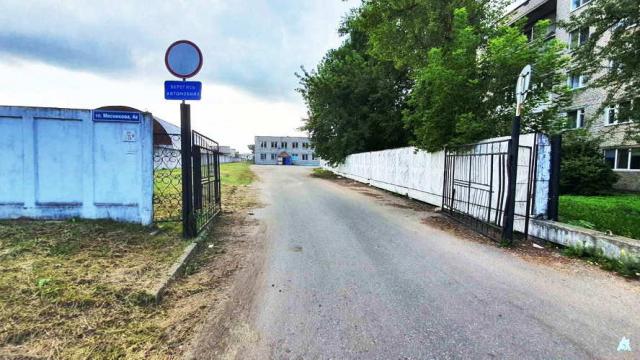 Комплекс 5 зданий торговой базы (АБК, склады и гаражи) общей пл. 2883,6 кв.м. с сетями и благоустройством территории, расположенных на земельном участке пл. 0,9684 га (Витебская обл., г.Витебск, ул. Мясникова, 4А)