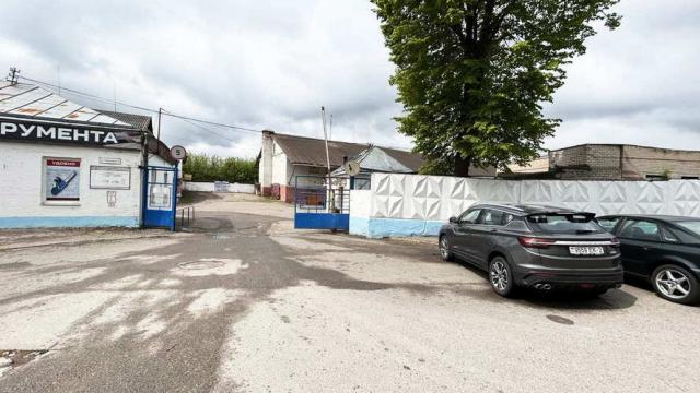 Комплекс 7 зданий торговой базы (АБК, магазин, склады и гаражи) общей пл. 3885,8 кв.м. с сетями и благоустройством территории, расположенных на земельном участке пл. 1,3306 га (Витебская обл., г.Витебск, ул. Горбачевского, 25)