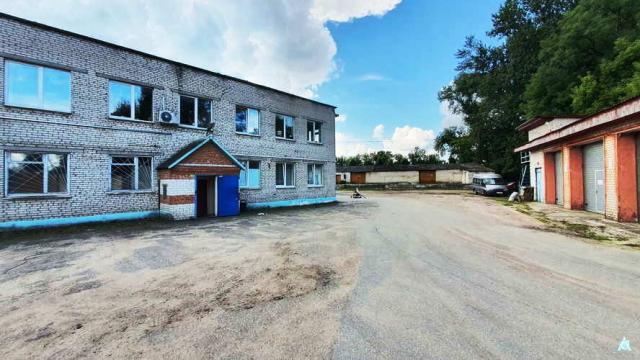 Комплекс 5 зданий торговой базы (АБК, склады и гаражи) общей пл. 2883,6 кв.м. с сетями и благоустройством территории, расположенных на земельном участке пл. 0,9684 га (Витебская обл., г.Витебск, ул. Мясникова, 4А)