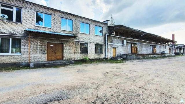 Комплекс 5 зданий торговой базы (АБК, склады и гаражи) общей пл. 2883,6 кв.м. с сетями и благоустройством территории, расположенных на земельном участке пл. 0,9684 га (Витебская обл., г.Витебск, ул. Мясникова, 4А)