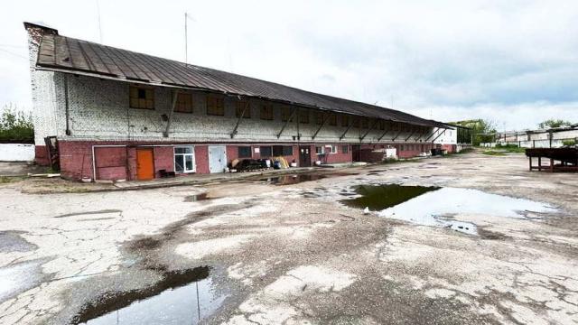 Комплекс 7 зданий торговой базы (АБК, магазин, склады и гаражи) общей пл. 3885,8 кв.м. с сетями и благоустройством территории, расположенных на земельном участке пл. 1,3306 га (Витебская обл., г.Витебск, ул. Горбачевского, 25)