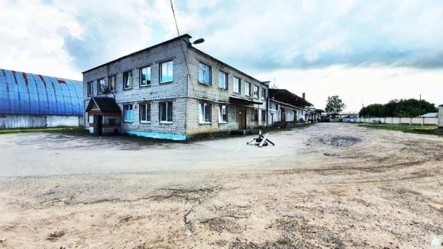 Комплекс 5 зданий торговой базы (АБК, склады и гаражи) общей пл. 2883,6 кв.м. с сетями и благоустройством территории, расположенных на земельном участке пл. 0,9684 га (Витебская обл., г.Витебск, ул. Мясникова, 4А)