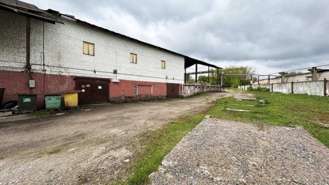 Комплекс 7 зданий торговой базы (АБК, магазин, склады и гаражи) общей пл. 3885,8 кв.м. с сетями и благоустройством территории, расположенных на земельном участке пл. 1,3306 га (Витебская обл., г.Витебск, ул. Горбачевского, 25)