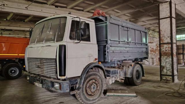 Автомобиль грузовой (самосвал) MAZ 555142, 2009 г.в. с прицепом (самосвал) MAZ 857100, 2009 г.в. (г.Витебск, ул. Транспортная, 11В)