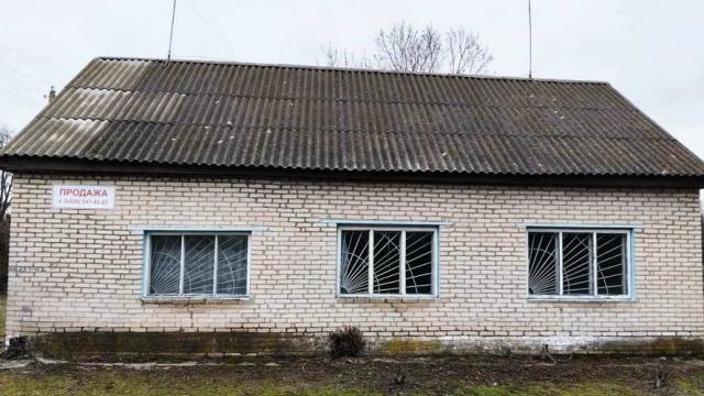 Капитальное строение с инв. №130/С-53755, магазин пл. 103,9 кв.м. (Брестская обл., Пинский р-н, Хойновский с/с, д.Семеховичи, ул. Центральная, 50А)