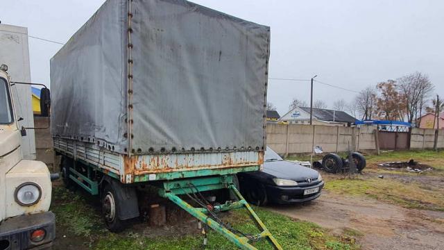 Прицеп бортовой тентованный МАЗ-837300, 2007 г.в., рег. знак АТ 5352-5 (Минская обл., Столбцовский р-н, г.Столбцы, ул. Свердлова, 11)