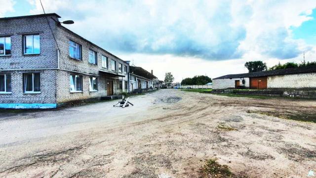 Комплекс 5 зданий торговой базы (АБК, склады и гаражи) общей пл. 2883,6 кв.м. с сетями и благоустройством территории, расположенных на земельном участке пл. 0,9684 га (Витебская обл., г.Витебск, ул. Мясникова, 4А)