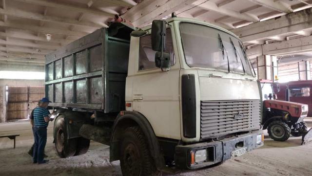 Автомобиль грузовой (самосвал) MAZ 555142, 2009 г.в. с прицепом (самосвал) MAZ 857100, 2009 г.в. (г.Витебск, ул. Транспортная, 11В)