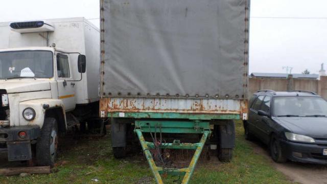 Прицеп бортовой тентованный МАЗ-837300, 2007 г.в., рег. знак АТ 5352-5 (Минская обл., Столбцовский р-н, г.Столбцы, ул. Свердлова, 11)