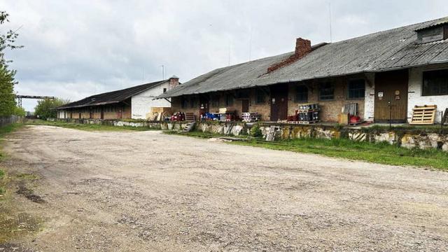 Комплекс 7 зданий торговой базы (АБК, магазин, склады и гаражи) общей пл. 3885,8 кв.м. с сетями и благоустройством территории, расположенных на земельном участке пл. 1,3306 га (Витебская обл., г.Витебск, ул. Горбачевского, 25)