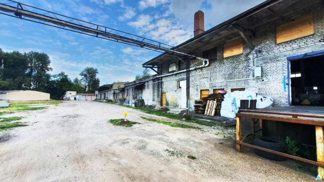 Комплекс 5 зданий торговой базы (АБК, склады и гаражи) общей пл. 2883,6 кв.м. с сетями и благоустройством территории, расположенных на земельном участке пл. 0,9684 га (Витебская обл., г.Витебск, ул. Мясникова, 4А)