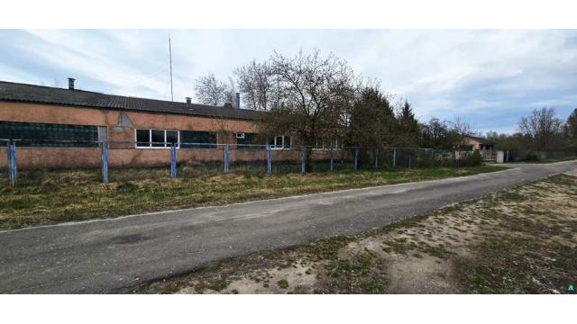 Комплекс 2 зданий макаронно-кондитерской фабрики общей пл. 661 кв.м. с  благоустройством территории, расположен. на земельном участке пл. 0,7996 га (Брестская обл., Брестский р-н, аг.Клейники, ул. Веселая, 21)