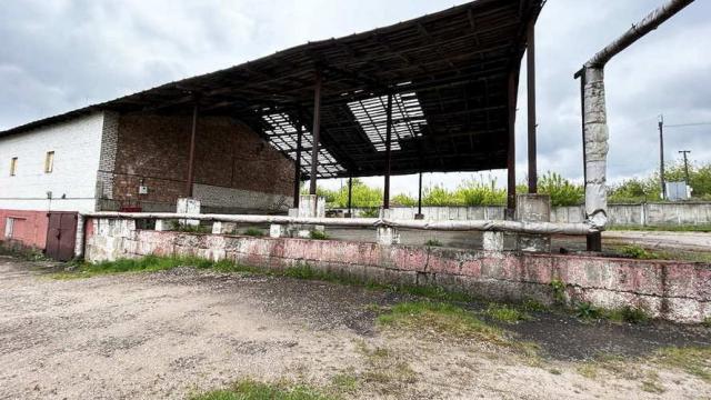 Комплекс 7 зданий торговой базы (АБК, магазин, склады и гаражи) общей пл. 3885,8 кв.м. с сетями и благоустройством территории, расположенных на земельном участке пл. 1,3306 га (Витебская обл., г.Витебск, ул. Горбачевского, 25)