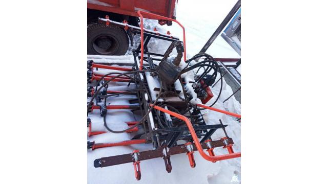 Гидравлический захват для укладки тротуарной плитки, 2017 г.в., инв. №04466 (Брестская обл., г.Пинск, ул. Рокоссовского, 2)