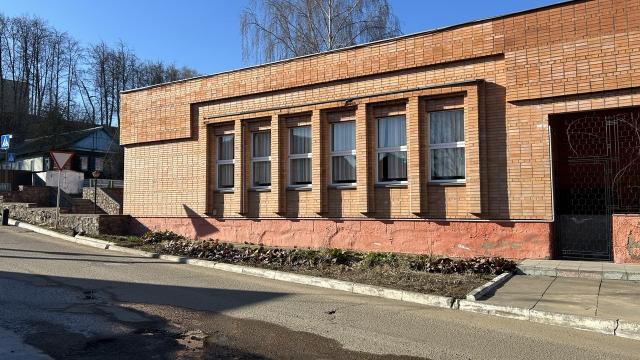 Комплекс 2 зданий магазина и кафе общей пл. 1020 кв.м., расположенных на земельном участке пл. 0,4805 га (Витебская обл., г.Орша, ул. Фридриха Энгельса, 19 и 19/1)