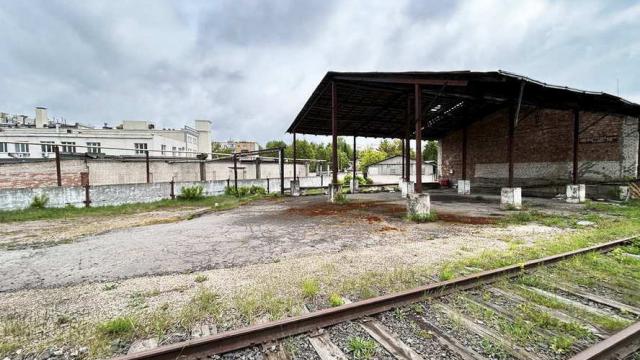 Комплекс 7 зданий торговой базы (АБК, магазин, склады и гаражи) общей пл. 3885,8 кв.м. с сетями и благоустройством территории, расположенных на земельном участке пл. 1,3306 га (Витебская обл., г.Витебск, ул. Горбачевского, 25)