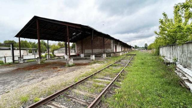 Комплекс 7 зданий торговой базы (АБК, магазин, склады и гаражи) общей пл. 3885,8 кв.м. с сетями и благоустройством территории, расположенных на земельном участке пл. 1,3306 га (Витебская обл., г.Витебск, ул. Горбачевского, 25)