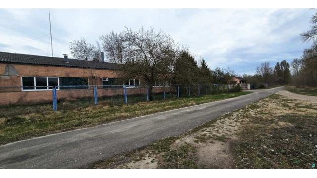 Комплекс 2 зданий макаронно-кондитерской фабрики общей пл. 661 кв.м. с  благоустройством территории, расположен. на земельном участке пл. 0,7996 га (Брестская обл., Брестский р-н, аг.Клейники, ул. Веселая, 21)