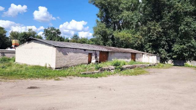 Комплекс 5 зданий торговой базы (АБК, склады и гаражи) общей пл. 2883,6 кв.м. с сетями и благоустройством территории, расположенных на земельном участке пл. 0,9684 га (Витебская обл., г.Витебск, ул. Мясникова, 4А)
