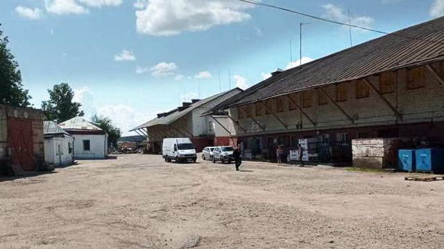 Комплекс 7 зданий торговой базы (АБК, магазин, склады и гаражи) общей площадью 3885,8 кв.м. с сетями и благоустройством территории, расположенных на земельном участке пл. 1,3306 га (Витебская обл., г.Витебск, ул. Горбачевского, 25)