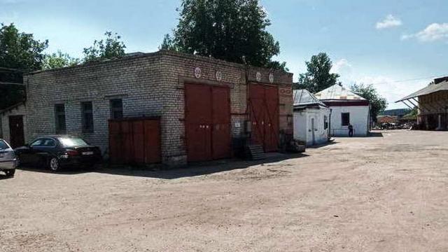 Комплекс 7 зданий торговой базы (АБК, магазин, склады и гаражи) общей площадью 3885,8 кв.м. с сетями и благоустройством территории, расположенных на земельном участке пл. 1,3306 га (Витебская обл., г.Витебск, ул. Горбачевского, 25)