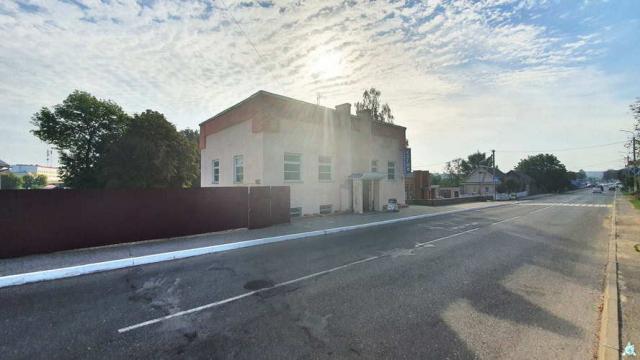 Комплекс 2 зданий магазина и кафе общей пл. 1020 кв.м. на земельном участке пл. 0,4805 га (Витебская обл., г.Орша, ул. Фридриха Энгельса, 19 и 19/1)