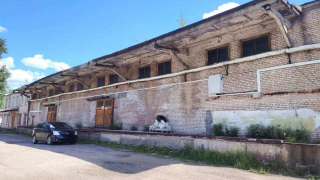 Комплекс 5 зданий торговой базы (АБК, склады и гаражи) общей пл. 2883,6 кв.м. с сетями и благоустройством территории, расположенных на земельном участке пл. 0,9684 га (Витебская обл., г.Витебск, ул. Мясникова, 4А)