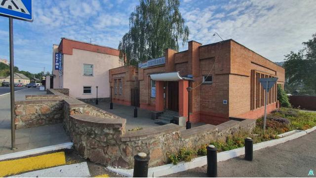 Комплекс 2 зданий магазина и кафе общей пл. 1020 кв.м. на земельном участке пл. 0,4805 га (Витебская обл., г.Орша, ул. Фридриха Энгельса, 19 и 19/1)