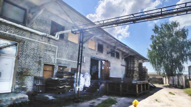 Комплекс 5 зданий торговой базы (АБК, склады и гаражи) общей пл. 2883,6 кв.м. с сетями и благоустройством территории, расположенных на земельном участке пл. 0,9684 га (Витебская обл., г.Витебск, ул. Мясникова, 4А)