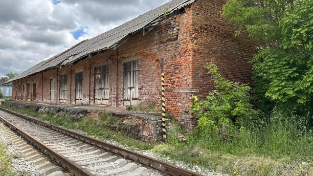 Комплекс 5 зданий (магазин, АБК, склады) общей пл. 2390 кв.м. (Брестская обл., г.Ляховичи, ул. Вокзальная, 12, 12В)