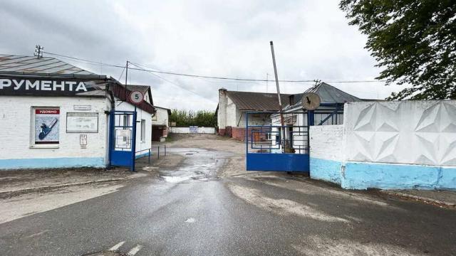 Комплекс 7 зданий торговой базы (АБК, магазин, склады и гаражи) общей пл. 3885,8 кв.м. с сетями и благоустройством территории, расположенных на земельном участке пл. 1,3306 га (Витебская обл., г.Витебск, ул. Горбачевского, 25)