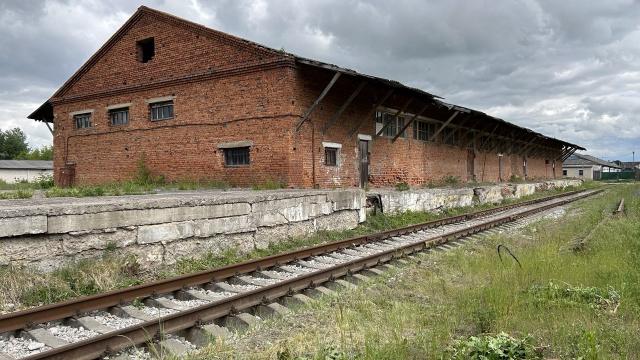 Комплекс 5 зданий (магазин, АБК, склады) общей пл. 2390 кв.м. (Брестская обл., г.Ляховичи, ул. Вокзальная, 12, 12В)