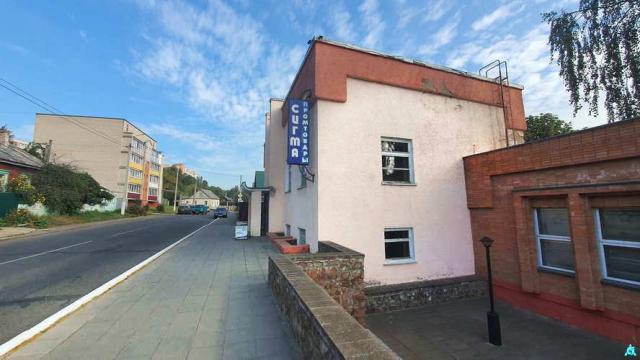 Комплекс 2 зданий магазина и кафе общей пл. 1020 кв.м. на земельном участке пл. 0,4805 га (Витебская обл., г.Орша, ул. Фридриха Энгельса, 19 и 19/1)