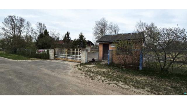 Комплекс 2 зданий макаронно-кондитерской фабрики общей пл. 661 кв.м. с  благоустройством территории, расположен. на земельном участке пл. 0,7996 га (Брестская обл., Брестский р-н, аг.Клейники, ул. Веселая, 21)