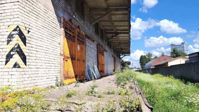 Комплекс 5 зданий торговой базы (АБК, склады и гаражи) общей пл. 2883,6 кв.м. с сетями и благоустройством территории, расположенных на земельном участке пл. 0,9684 га (Витебская обл., г.Витебск, ул. Мясникова, 4А)