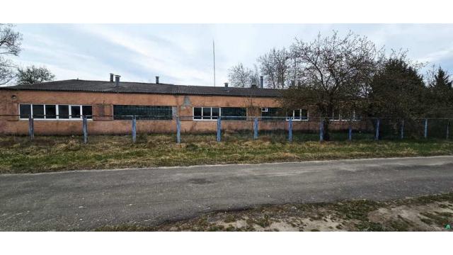 Комплекс 2 зданий макаронно-кондитерской фабрики общей пл. 661 кв.м. с  благоустройством территории, расположен. на земельном участке пл. 0,7996 га (Брестская обл., Брестский р-н, аг.Клейники, ул. Веселая, 21)