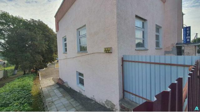 Комплекс 2 зданий магазина и кафе общей пл. 1020 кв.м. на земельном участке пл. 0,4805 га (Витебская обл., г.Орша, ул. Фридриха Энгельса, 19 и 19/1)