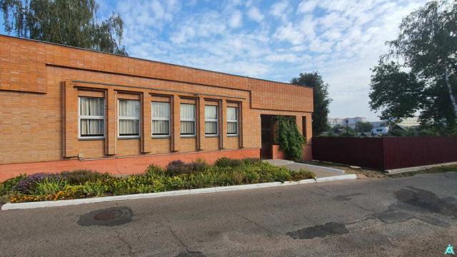 Комплекс 2 зданий магазина и кафе общей пл. 1020 кв.м. на земельном участке пл. 0,4805 га (Витебская обл., г.Орша, ул. Фридриха Энгельса, 19 и 19/1)