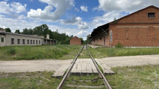 Комплекс 5 зданий (магазин, АБК, склады) общей пл. 2390 кв.м. (Брестская обл., г.Ляховичи, ул. Вокзальная, 12, 12В)
