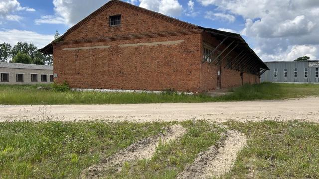 Комплекс 5 зданий (магазин, АБК, склады) общей пл. 2390 кв.м. (Брестская обл., г.Ляховичи, ул. Вокзальная, 12, 12В)