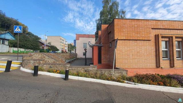 Комплекс 2 зданий магазина и кафе общей пл. 1020 кв.м. на земельном участке пл. 0,4805 га (Витебская обл., г.Орша, ул. Фридриха Энгельса, 19 и 19/1)