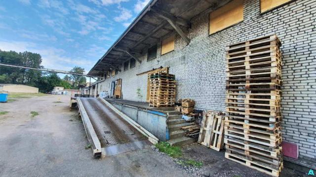 Комплекс 5 зданий торговой базы (АБК, склады и гаражи) общей пл. 2883,6 кв.м. с сетями и благоустройством территории, расположенных на земельном участке пл. 0,9684 га (Витебская обл., г.Витебск, ул. Мясникова, 4А)