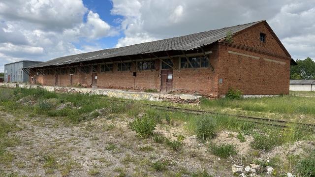 Комплекс 5 зданий (магазин, АБК, склады) общей пл. 2390 кв.м. (Брестская обл., г.Ляховичи, ул. Вокзальная, 12, 12В)